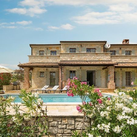 Rustic Villa Rubus & Sylbum With A Pool Sveti Lovreč Pazenatički Exterior foto