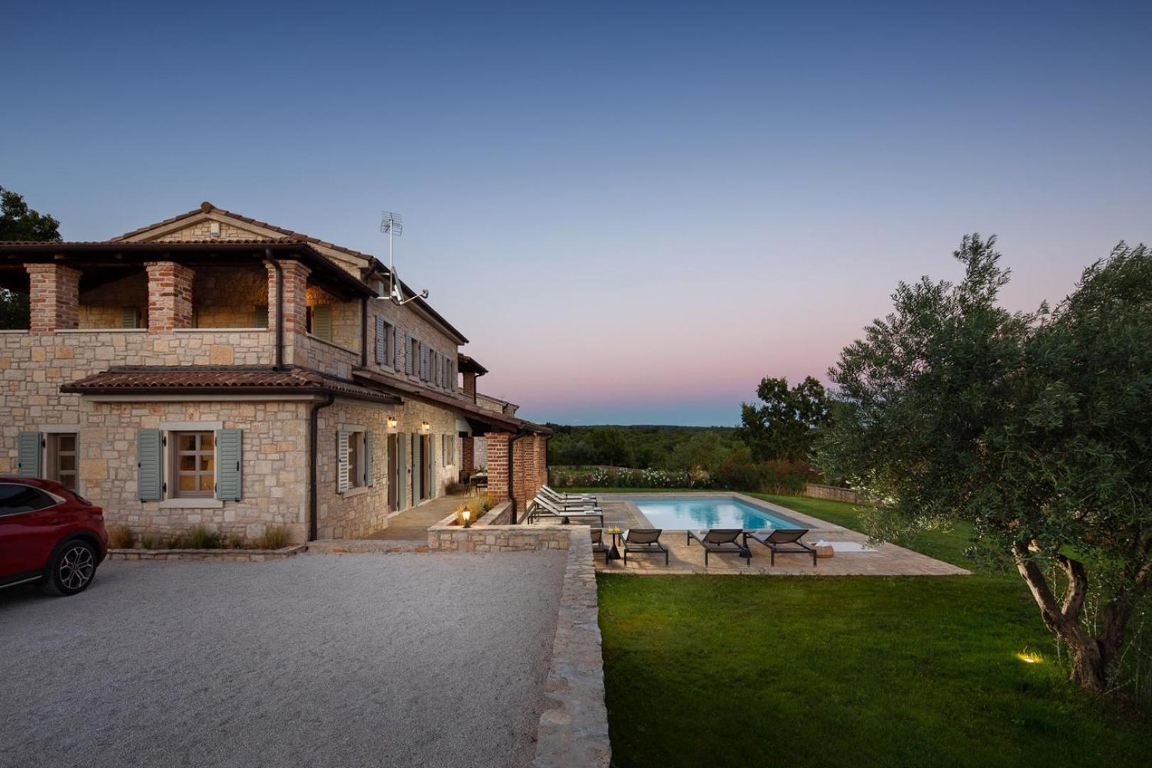 Rustic Villa Rubus & Sylbum With A Pool Sveti Lovreč Pazenatički Exterior foto