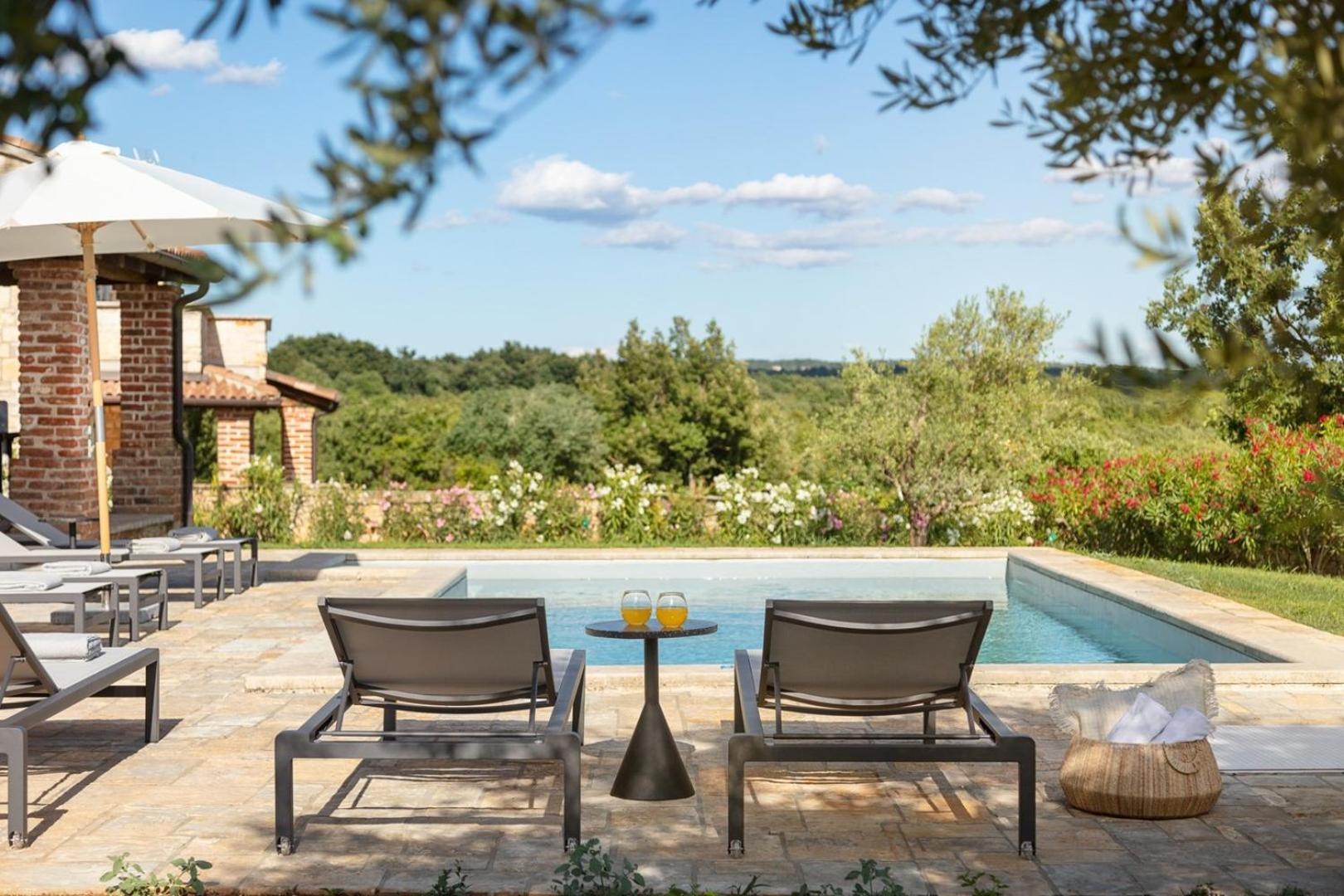 Rustic Villa Rubus & Sylbum With A Pool Sveti Lovreč Pazenatički Exterior foto
