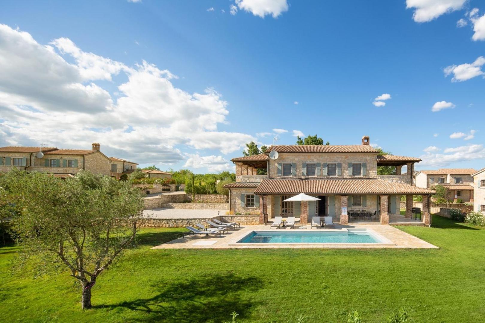 Rustic Villa Rubus & Sylbum With A Pool Sveti Lovreč Pazenatički Exterior foto