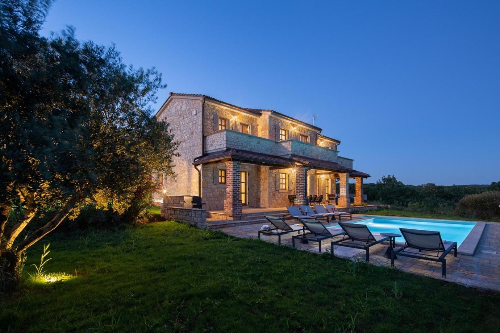 Rustic Villa Rubus & Sylbum With A Pool Sveti Lovreč Pazenatički Exterior foto