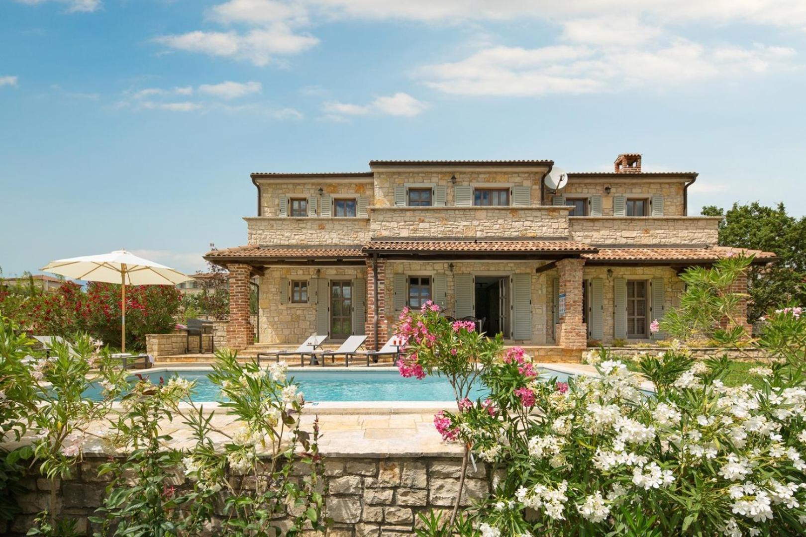 Rustic Villa Rubus & Sylbum With A Pool Sveti Lovreč Pazenatički Exterior foto